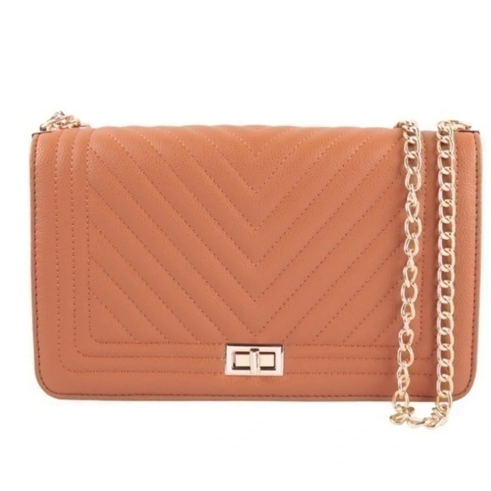 Cute faux leather quilted chevron crossbody bag NWOT